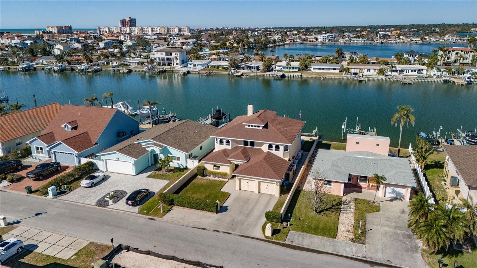 17044 DOLPHIN DR, NORTH REDINGTON BEACH, FL, 33708