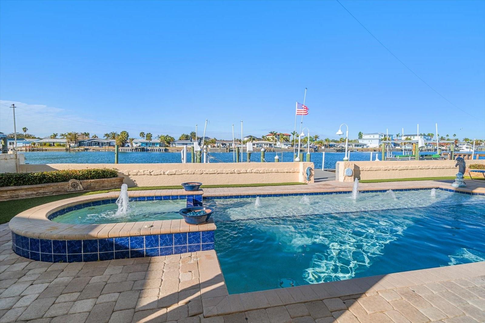 17044 DOLPHIN DR, NORTH REDINGTON BEACH, FL, 33708