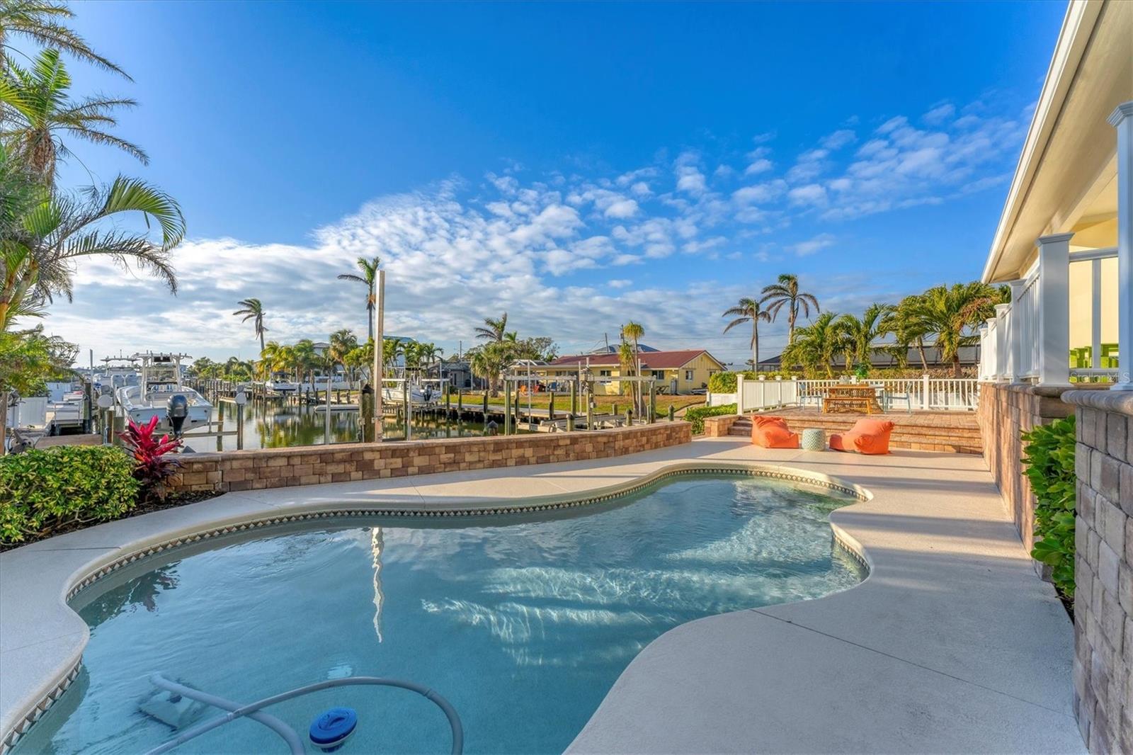 634 KEY ROYALE DR, HOLMES BEACH, FL, 34217