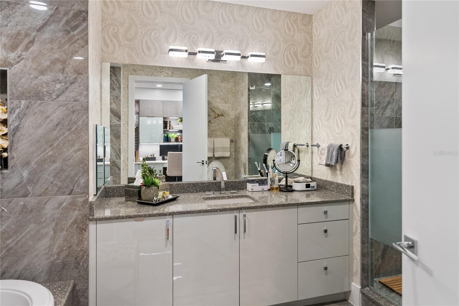 540 N TAMIAMI TRL #702, SARASOTA, FL, 34236