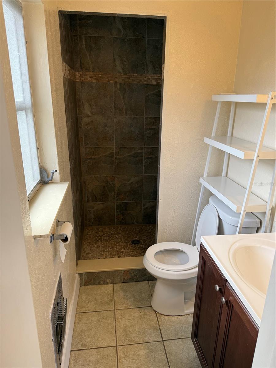 201 W SENECA AVE, TAMPA, FL, 33612