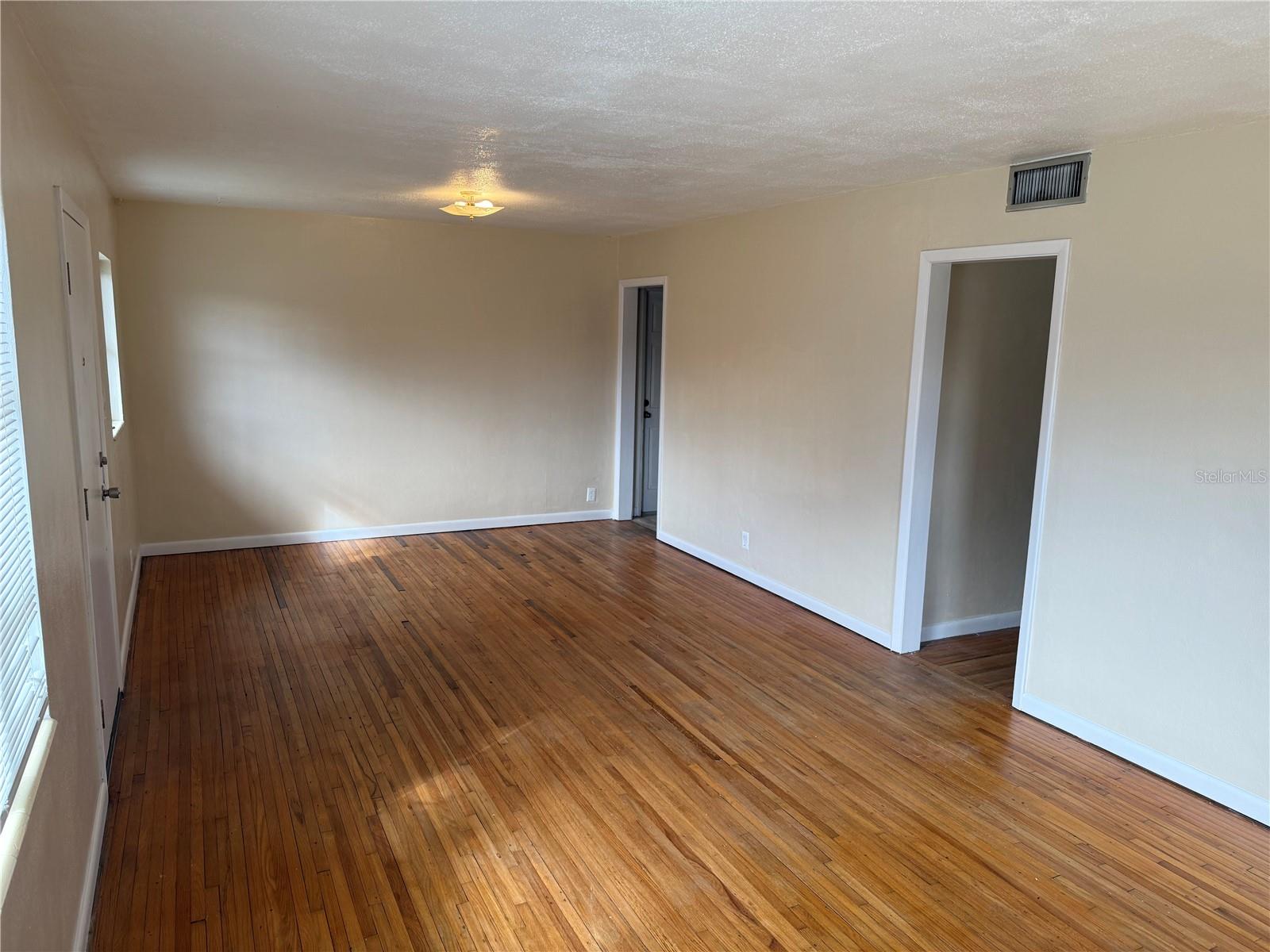 201 W SENECA AVE, TAMPA, FL, 33612