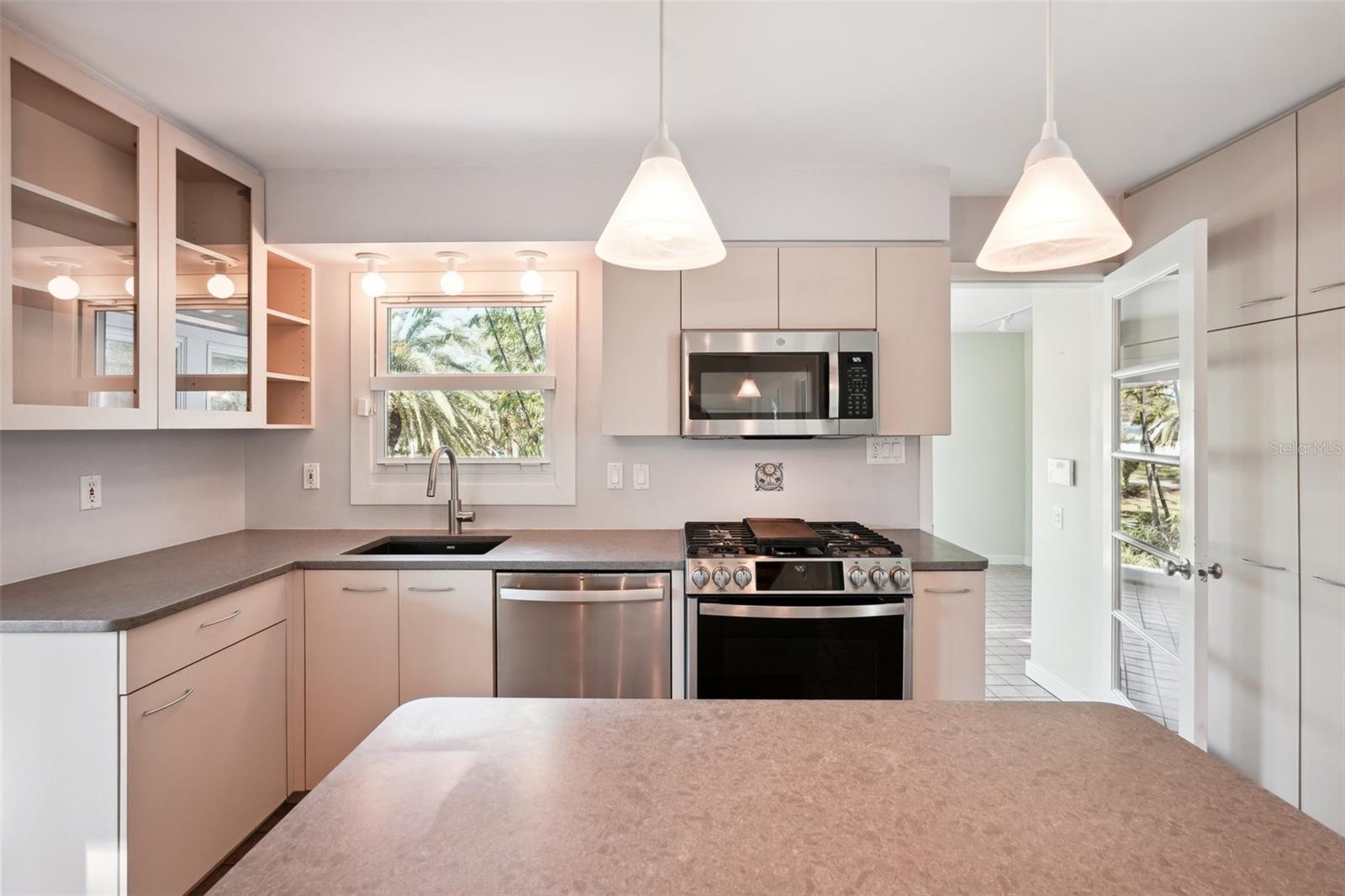 349 SCOTT AVE, SARASOTA, FL, 34243