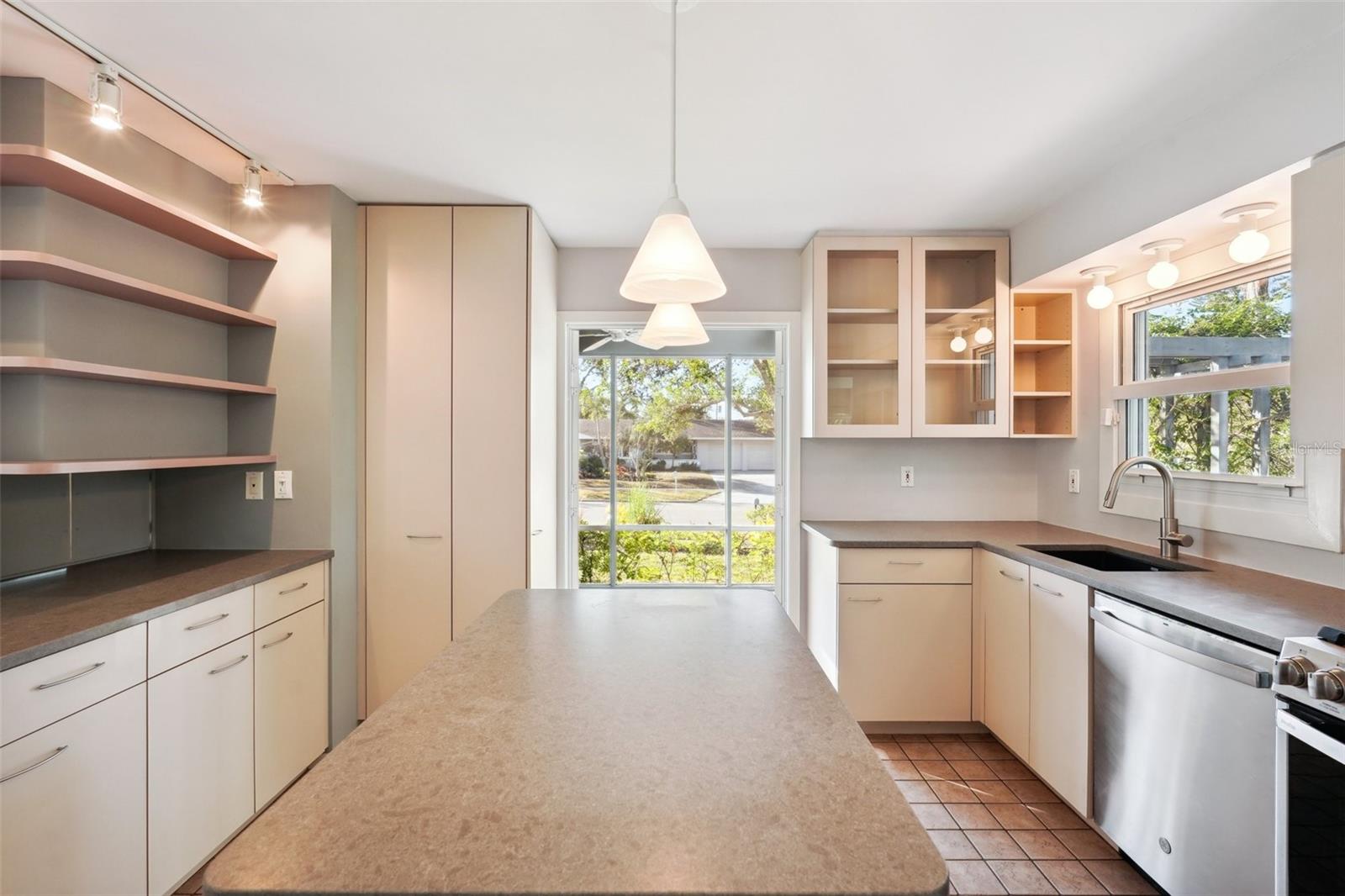 349 SCOTT AVE, SARASOTA, FL, 34243