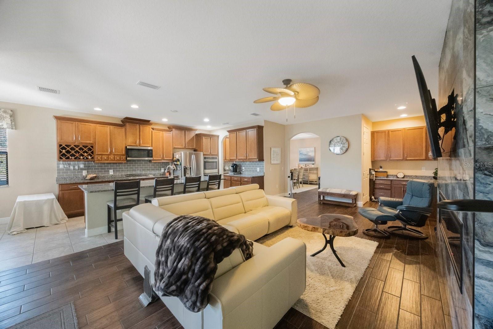 2564 GRAND CYPRESS BLVD, PALM HARBOR, FL, 34684
