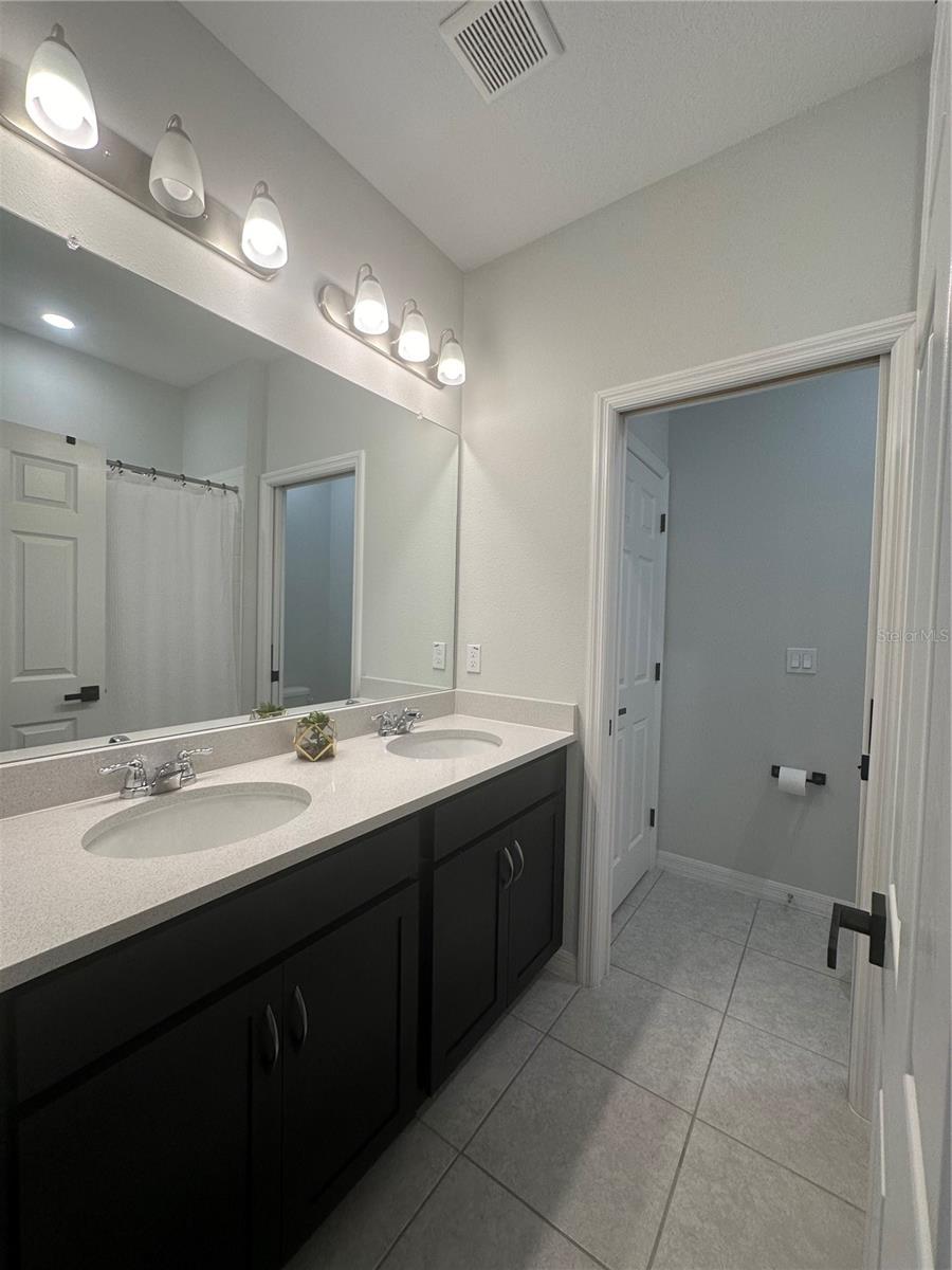 5046 AVALON PARK BLVD, WESLEY CHAPEL, FL, 33545