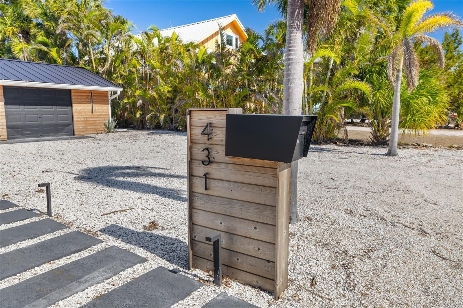 431 AVENIDA DE MAYO, SARASOTA, FL, 34242