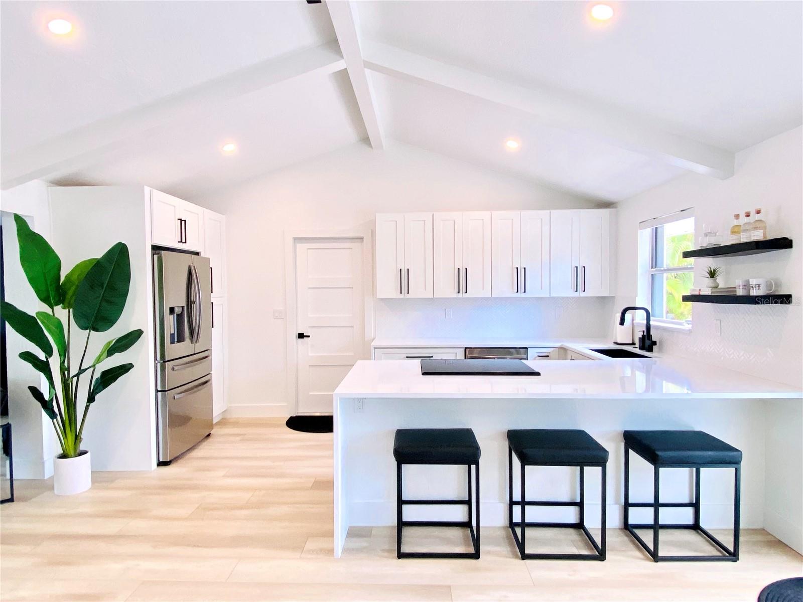431 AVENIDA DE MAYO, SARASOTA, FL, 34242