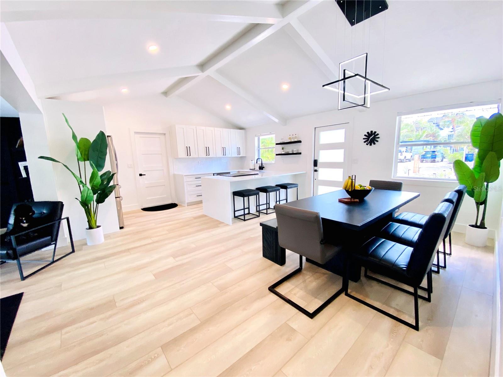 431 AVENIDA DE MAYO, SARASOTA, FL, 34242
