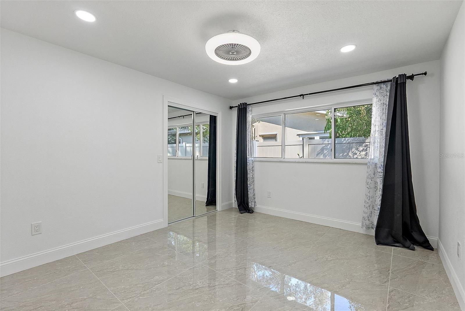 900 31ST AVE NE, ST PETERSBURG, FL, 33704