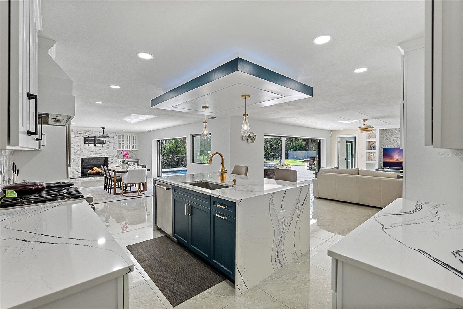 900 31ST AVE NE, ST PETERSBURG, FL, 33704