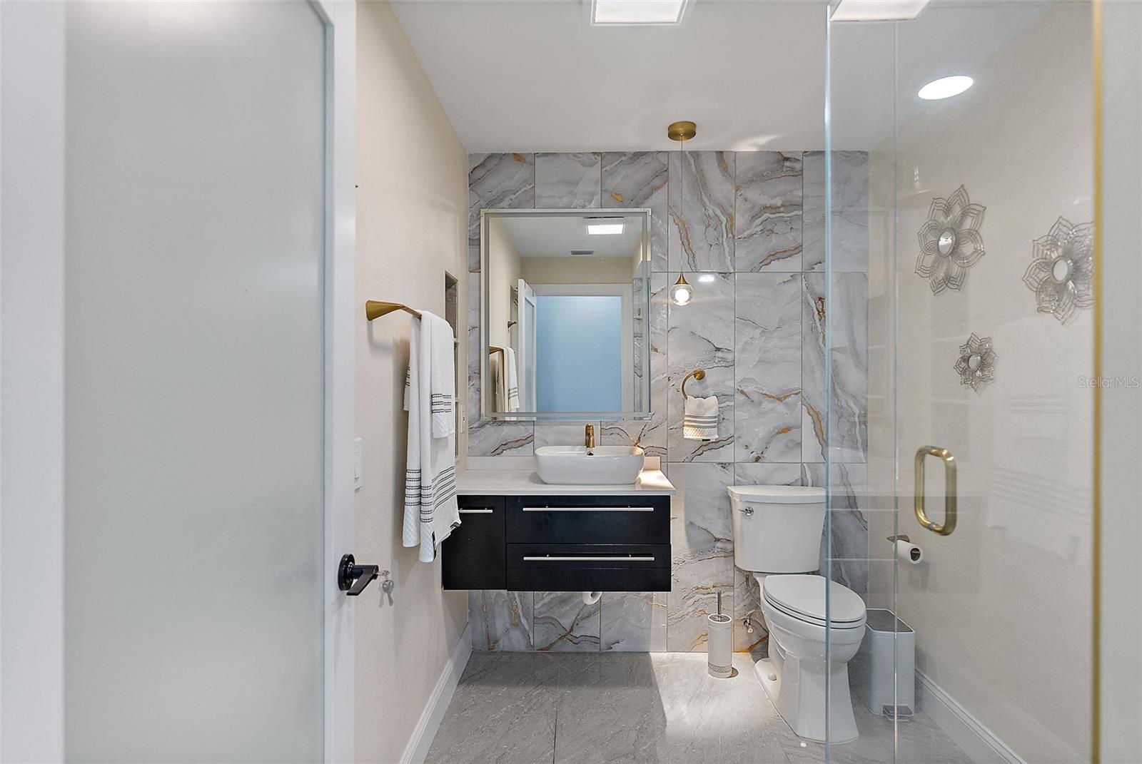 900 31ST AVE NE, ST PETERSBURG, FL, 33704