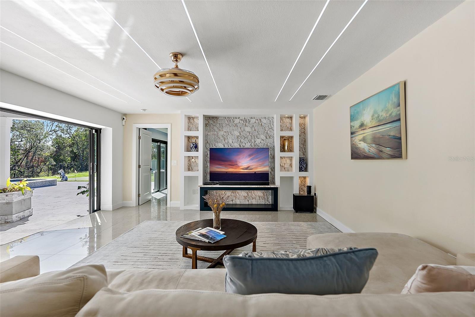 900 31ST AVE NE, ST PETERSBURG, FL, 33704