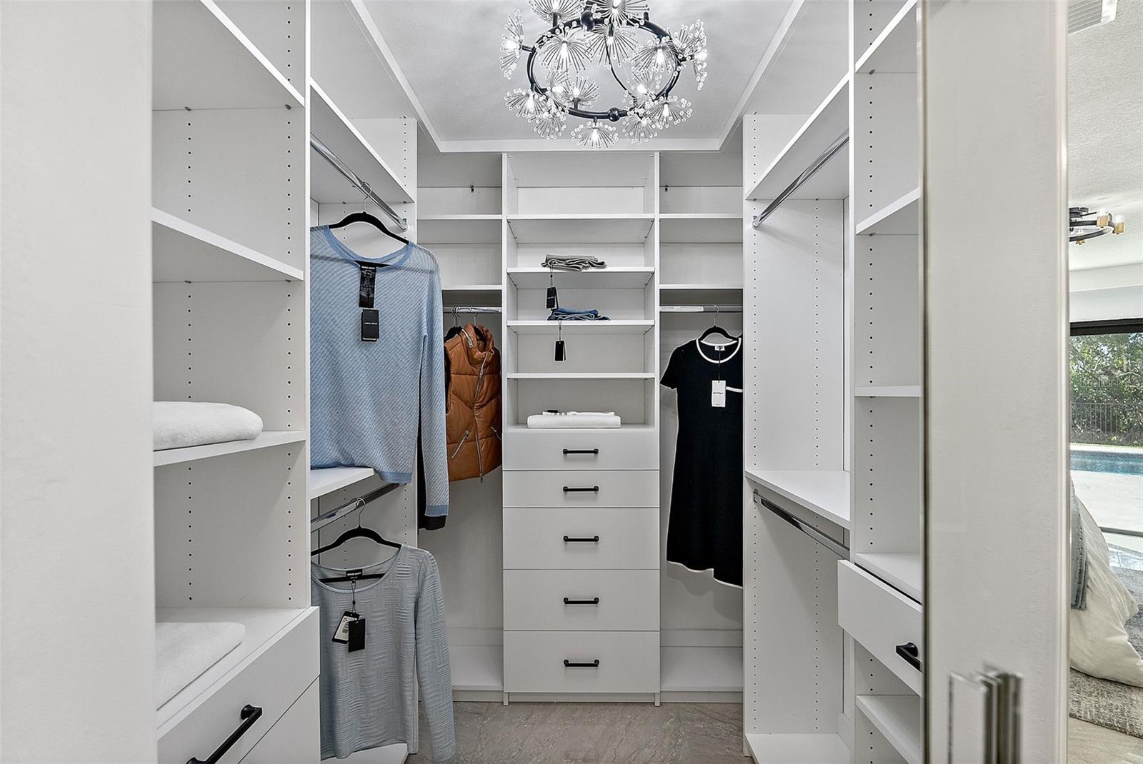 900 31ST AVE NE, ST PETERSBURG, FL, 33704