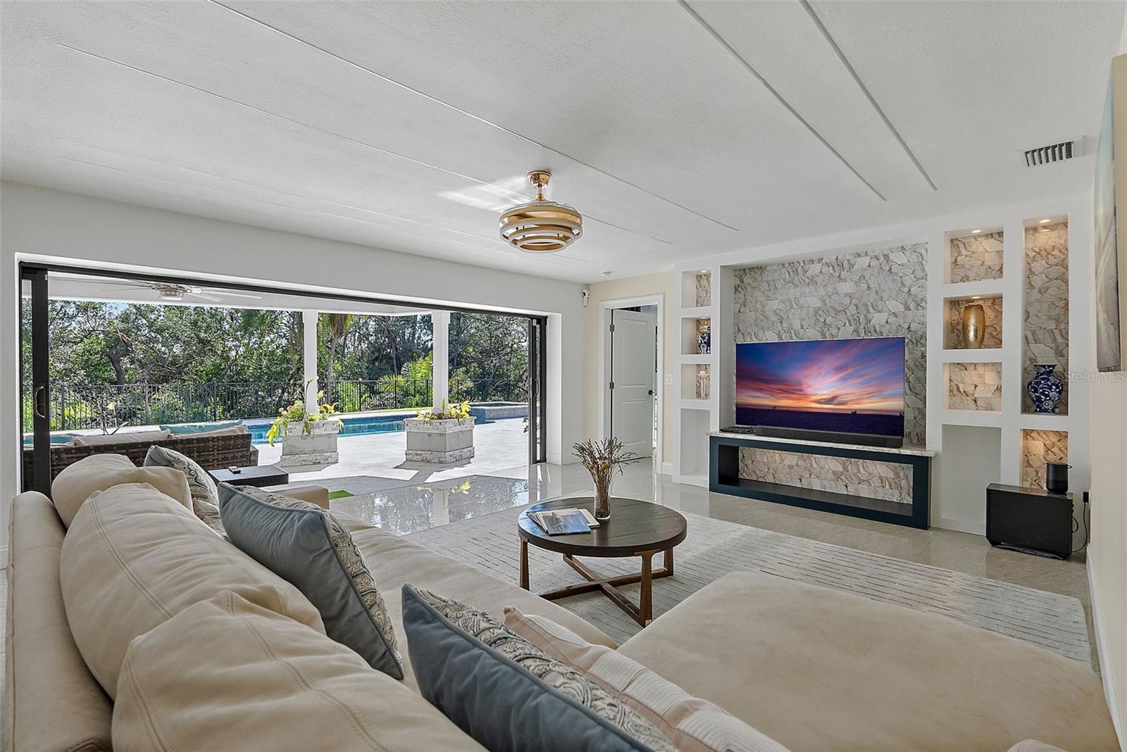 900 31ST AVE NE, ST PETERSBURG, FL, 33704