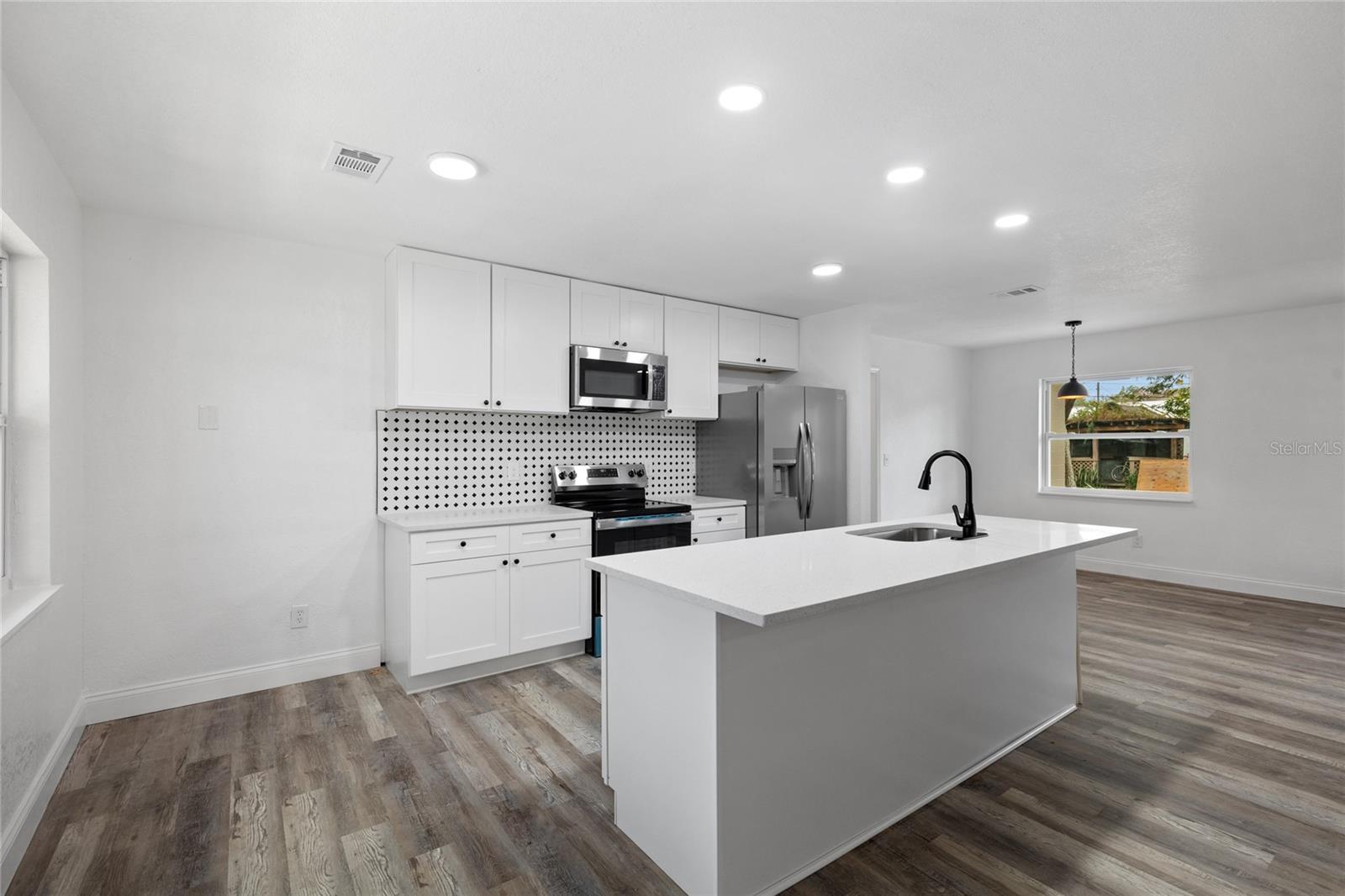 8706 ELMDALE PL, TAMPA, FL, 33637
