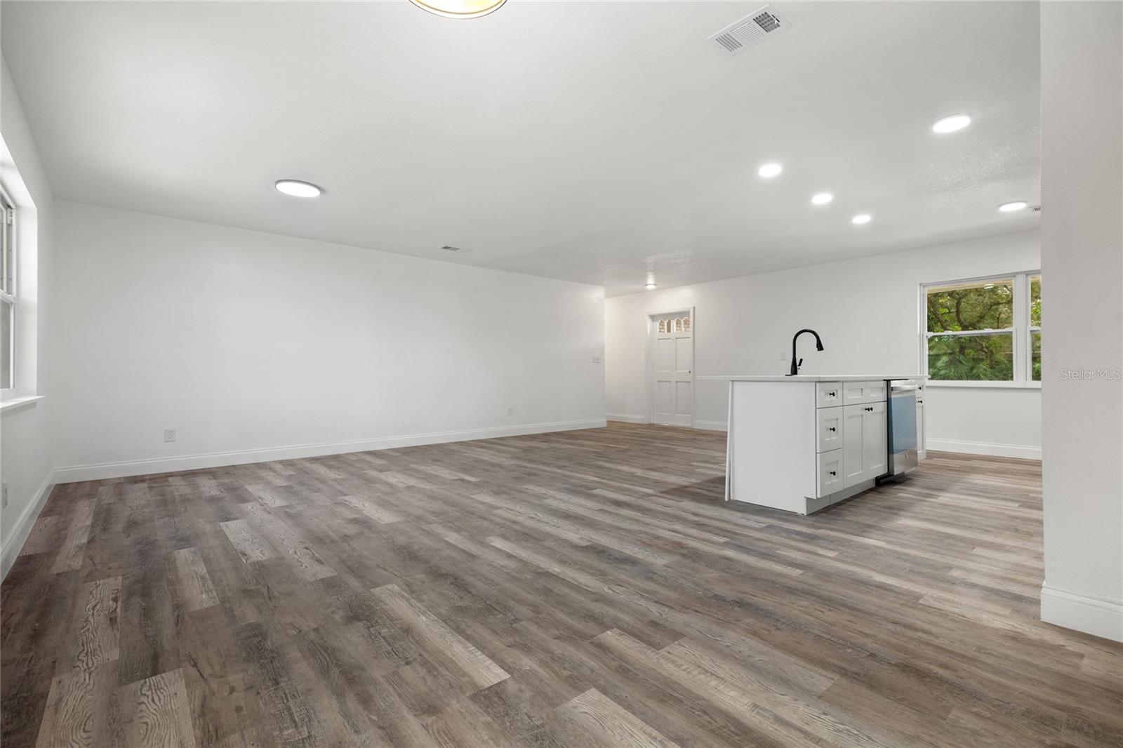 8706 ELMDALE PL, TAMPA, FL, 33637