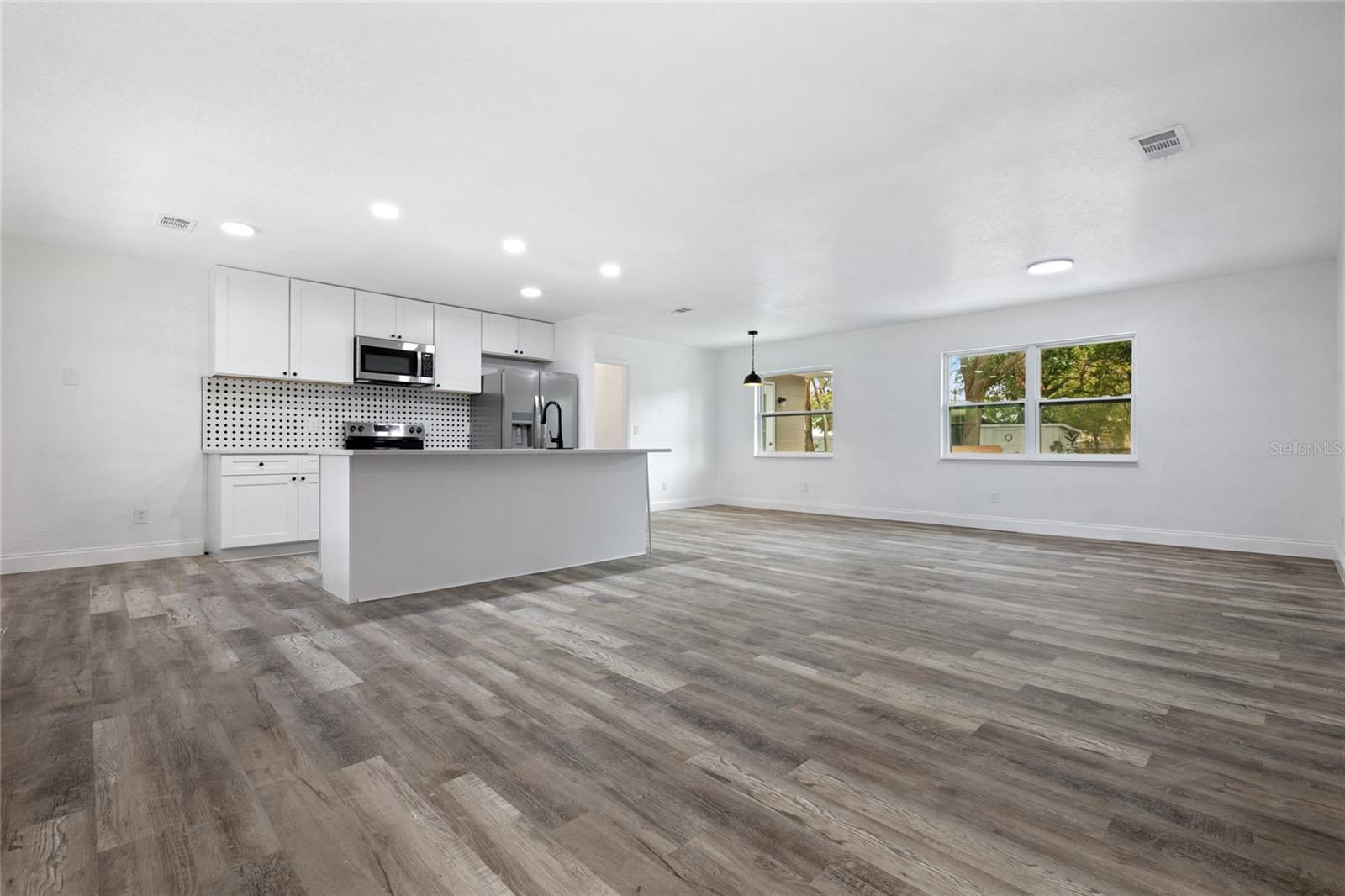 8706 ELMDALE PL, TAMPA, FL, 33637