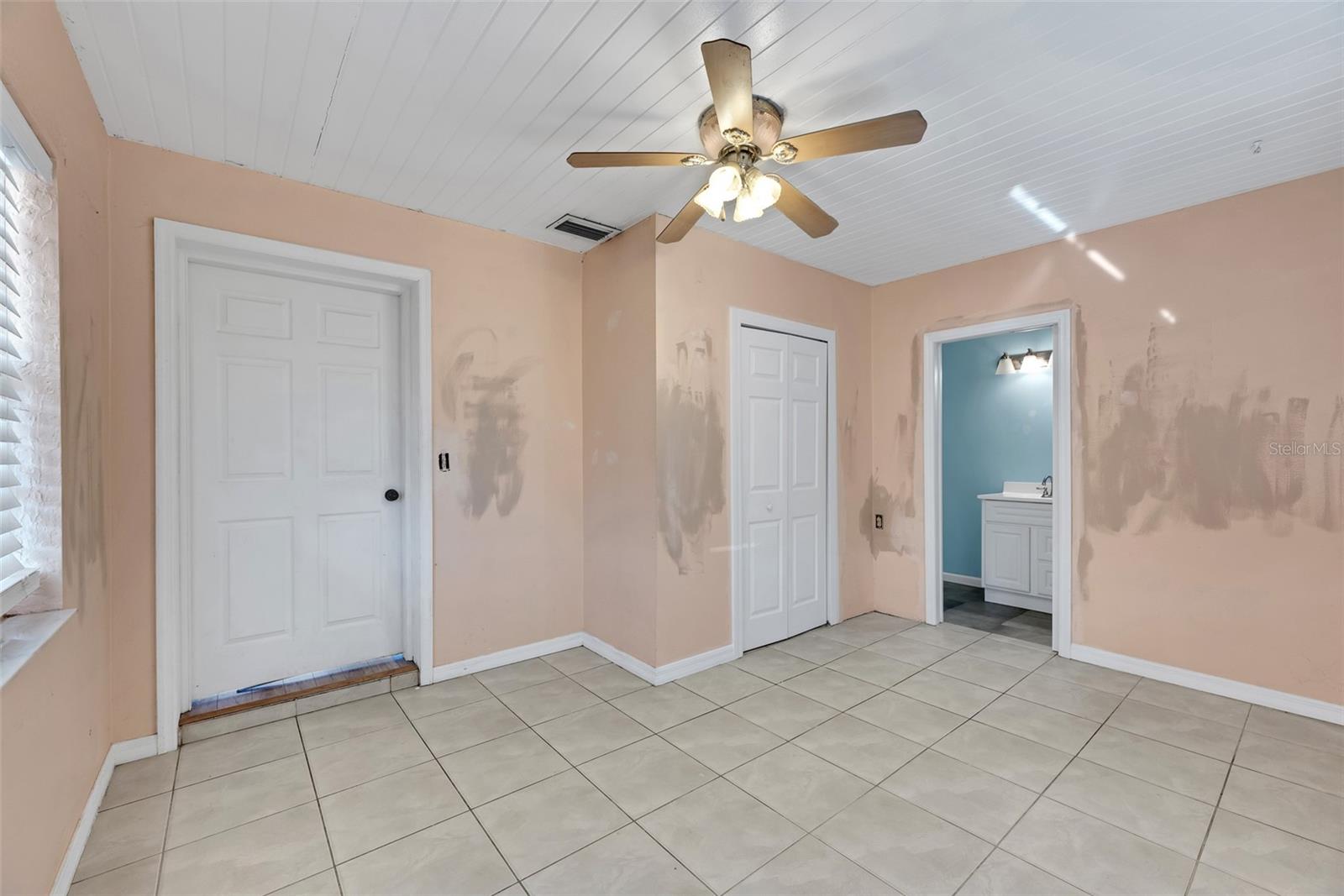 4006 FAWN CIR, TAMPA, FL, 33610