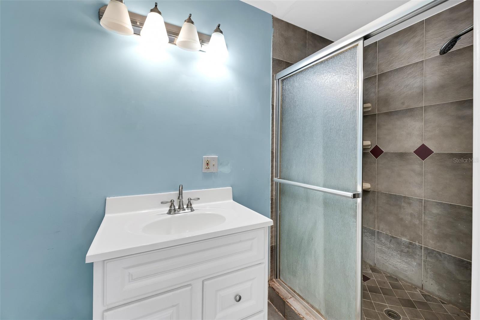 4006 FAWN CIR, TAMPA, FL, 33610
