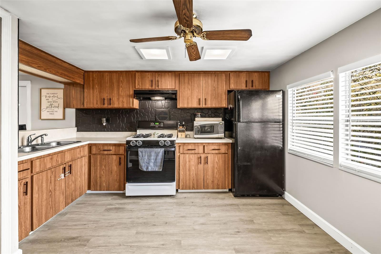 6129 MANGROVE DR, WESLEY CHAPEL, FL, 33544