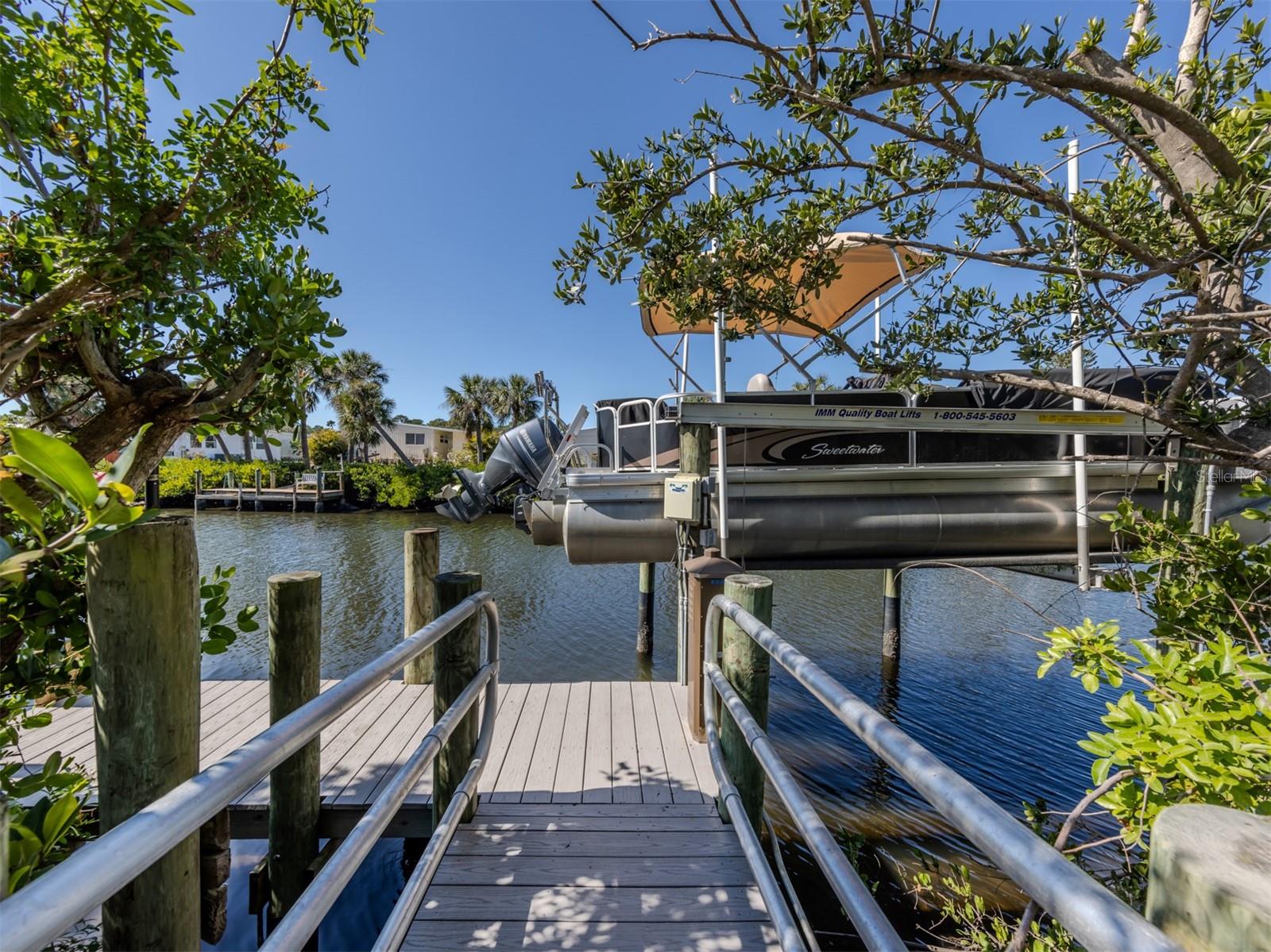 809 GARLAND AVE, NOKOMIS, FL, 34275