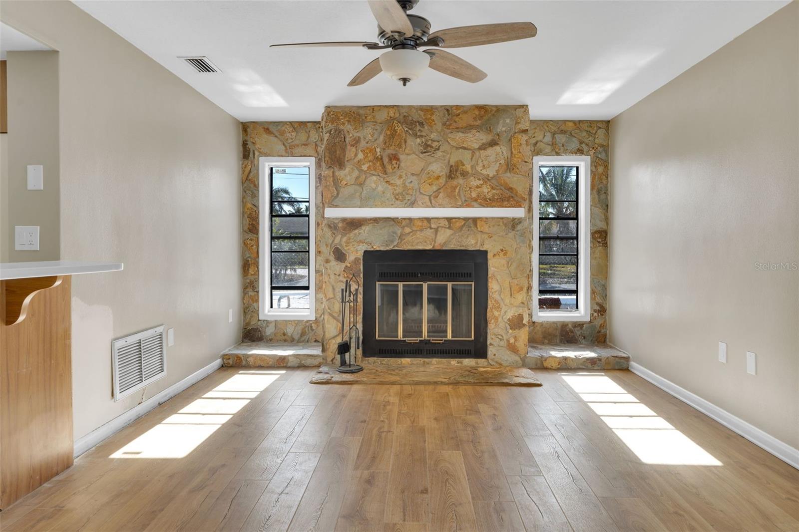 5708 BAYSHORE DR, SEMINOLE, FL, 33772