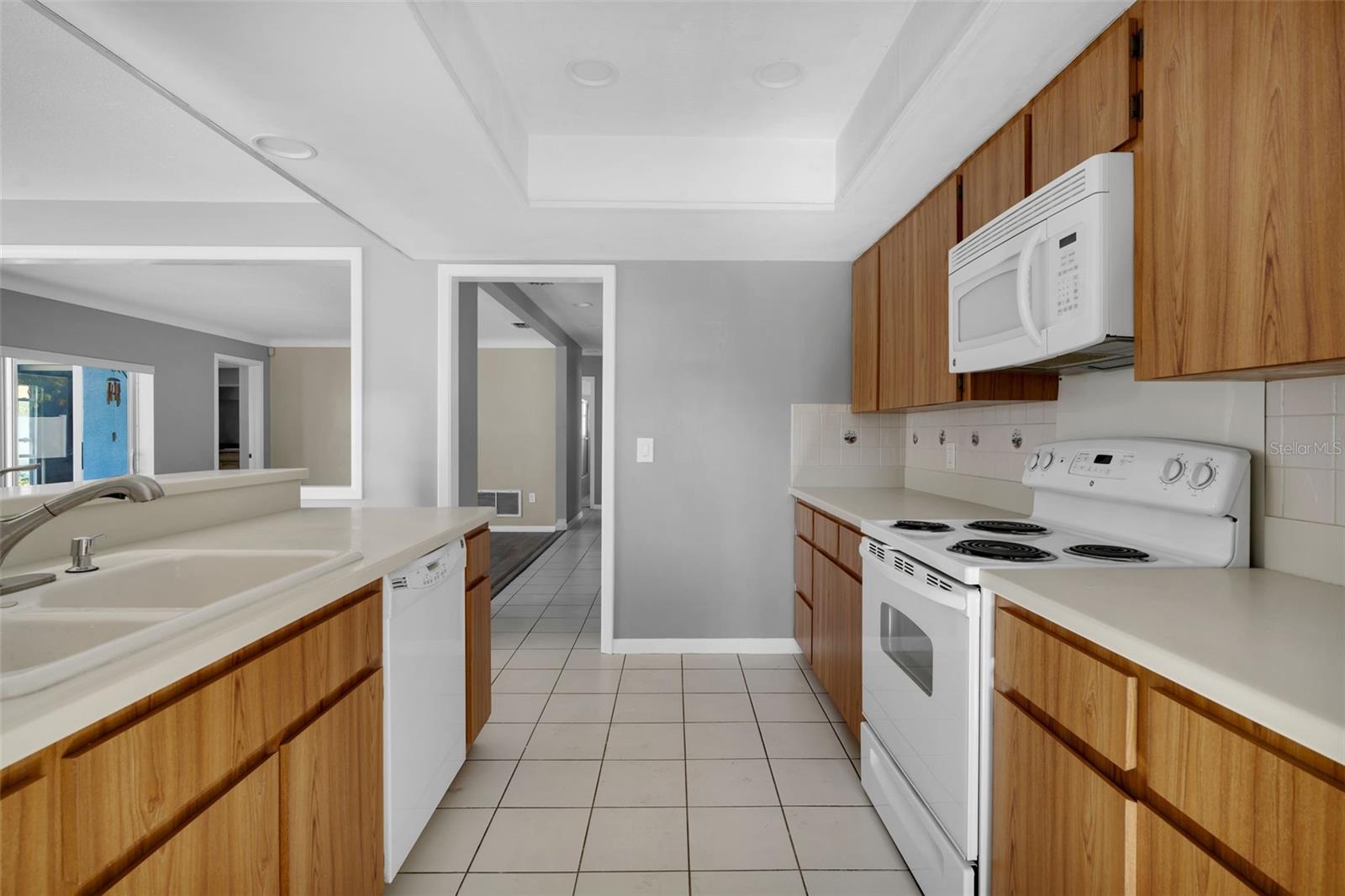 5708 BAYSHORE DR, SEMINOLE, FL, 33772