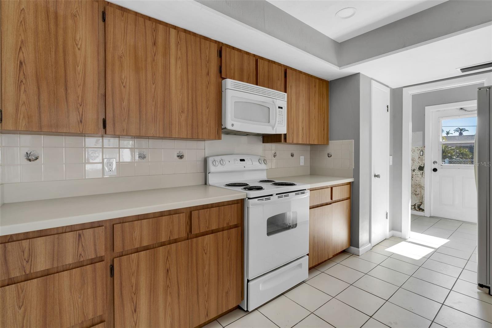 5708 BAYSHORE DR, SEMINOLE, FL, 33772