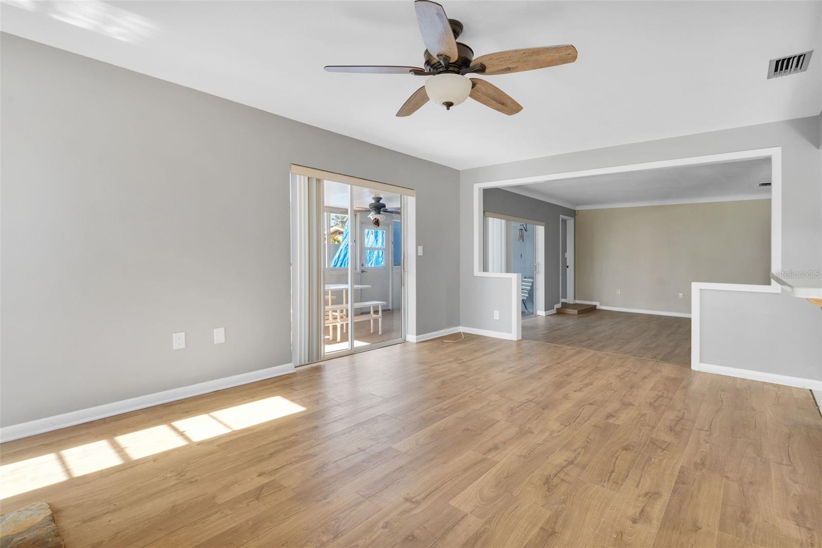5708 BAYSHORE DR, SEMINOLE, FL, 33772