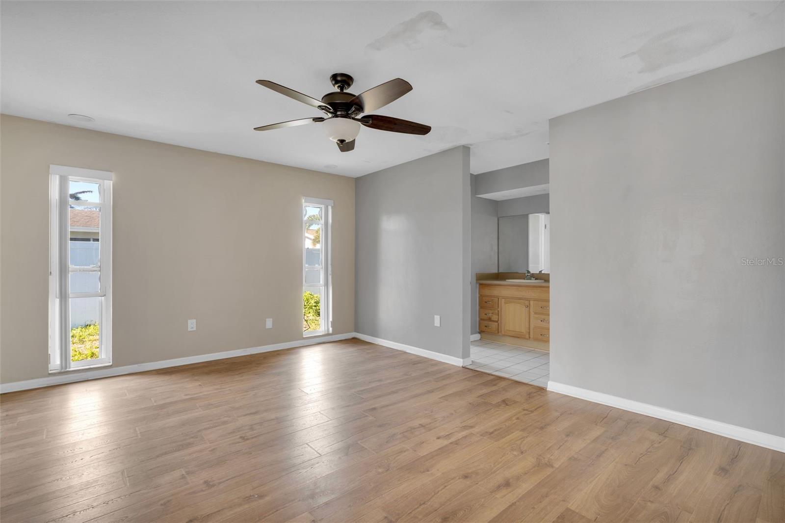 5708 BAYSHORE DR, SEMINOLE, FL, 33772