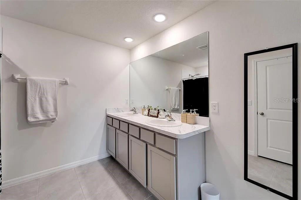 5466 LOGAN CAVE AVE, WIMAUMA, FL, 33598