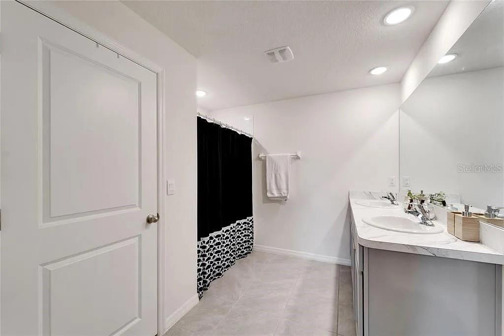 5466 LOGAN CAVE AVE, WIMAUMA, FL, 33598