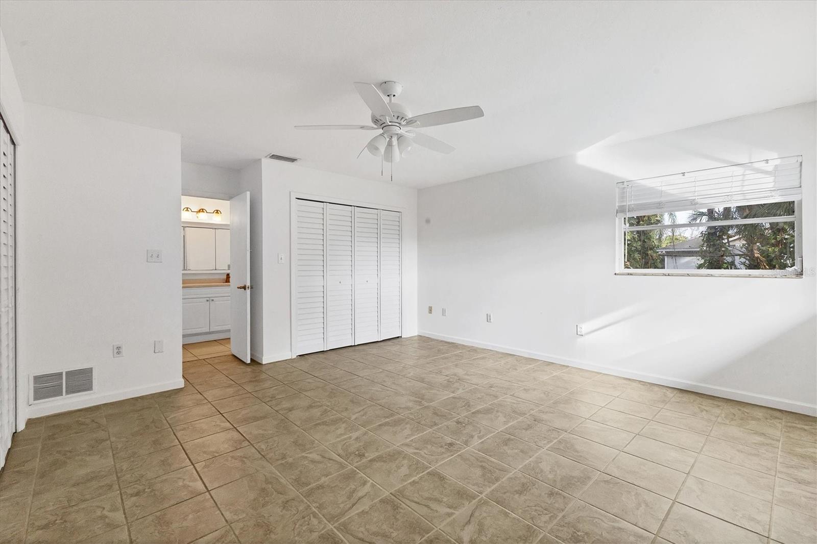 1947 W LEEWYNN DR, SARASOTA, FL, 34240