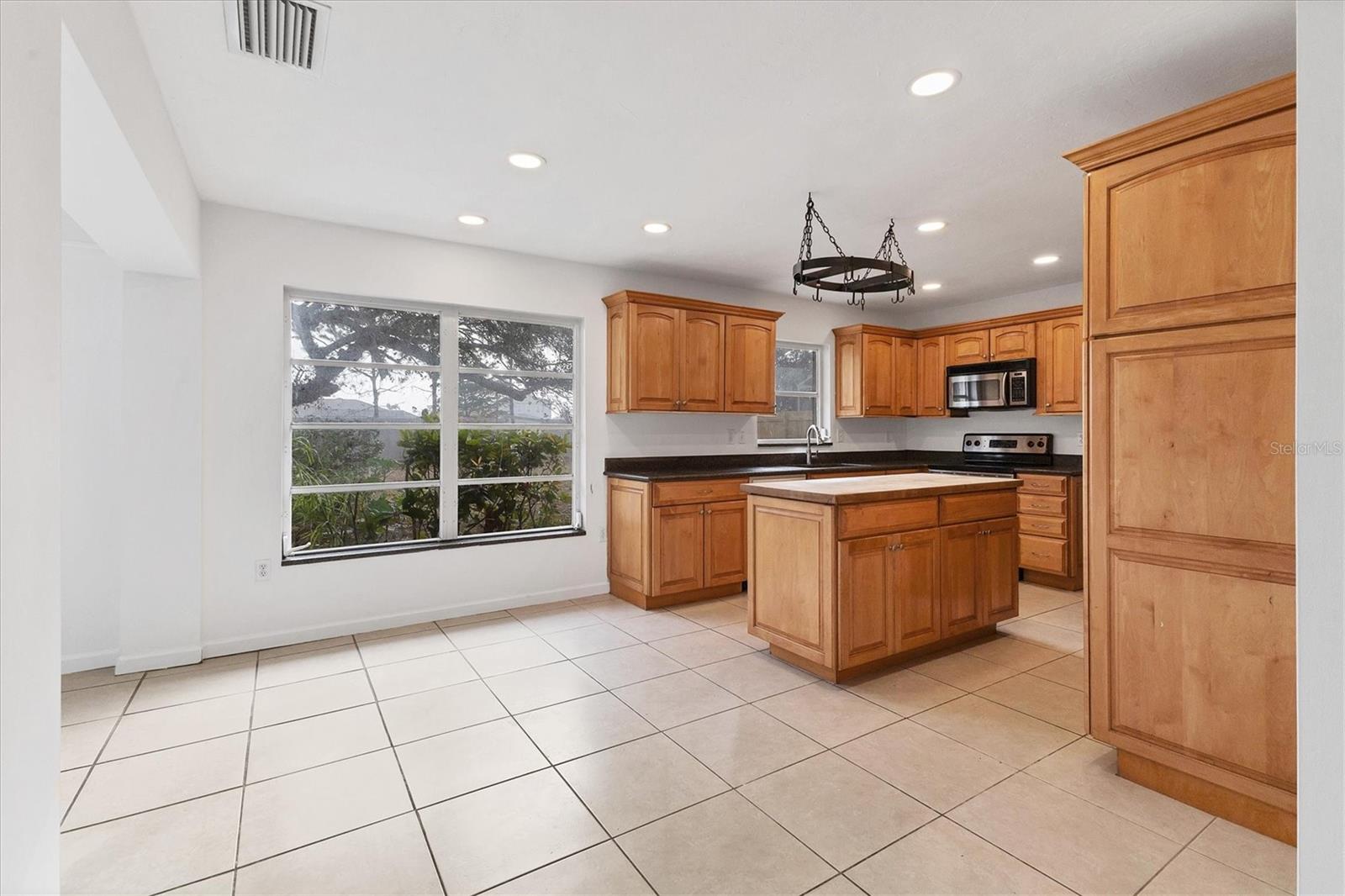 1947 W LEEWYNN DR, SARASOTA, FL, 34240