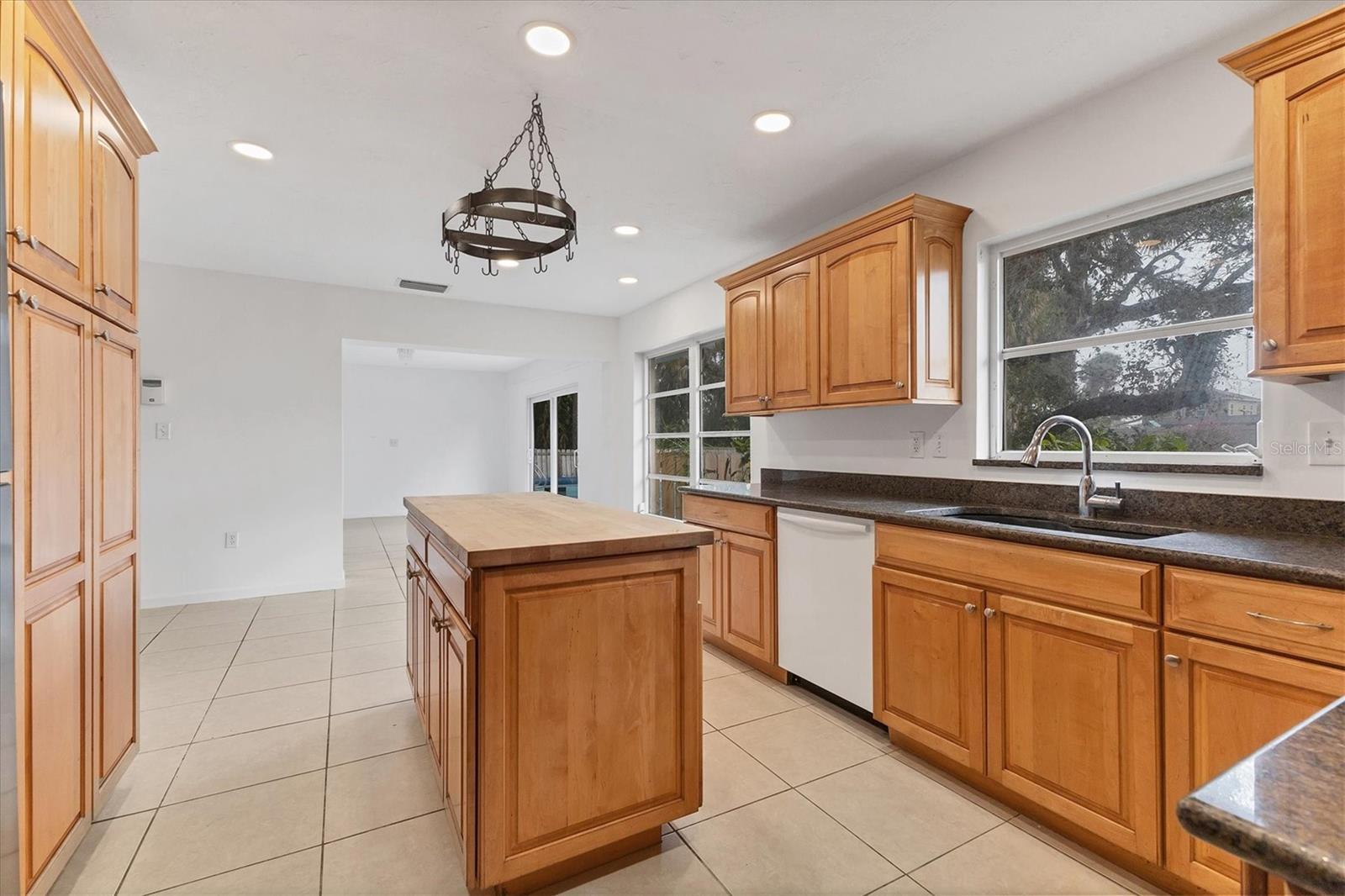 1947 W LEEWYNN DR, SARASOTA, FL, 34240