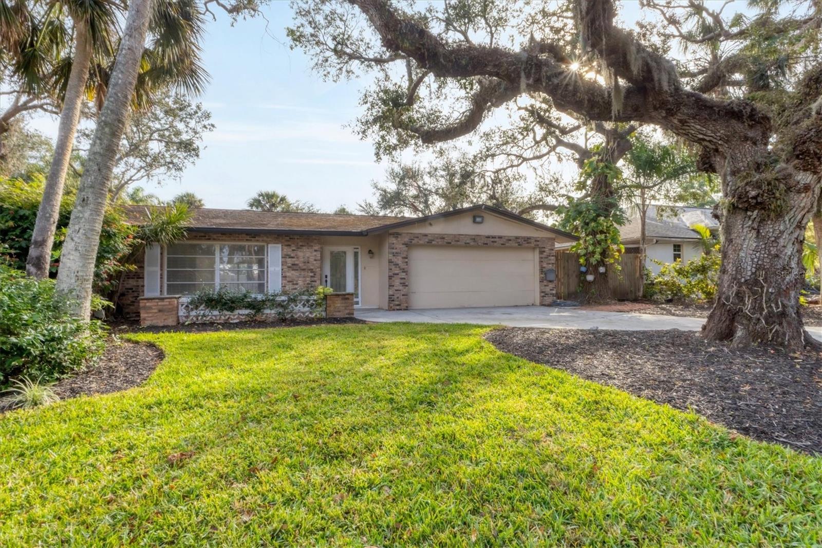 1947 W LEEWYNN DR, SARASOTA, FL, 34240