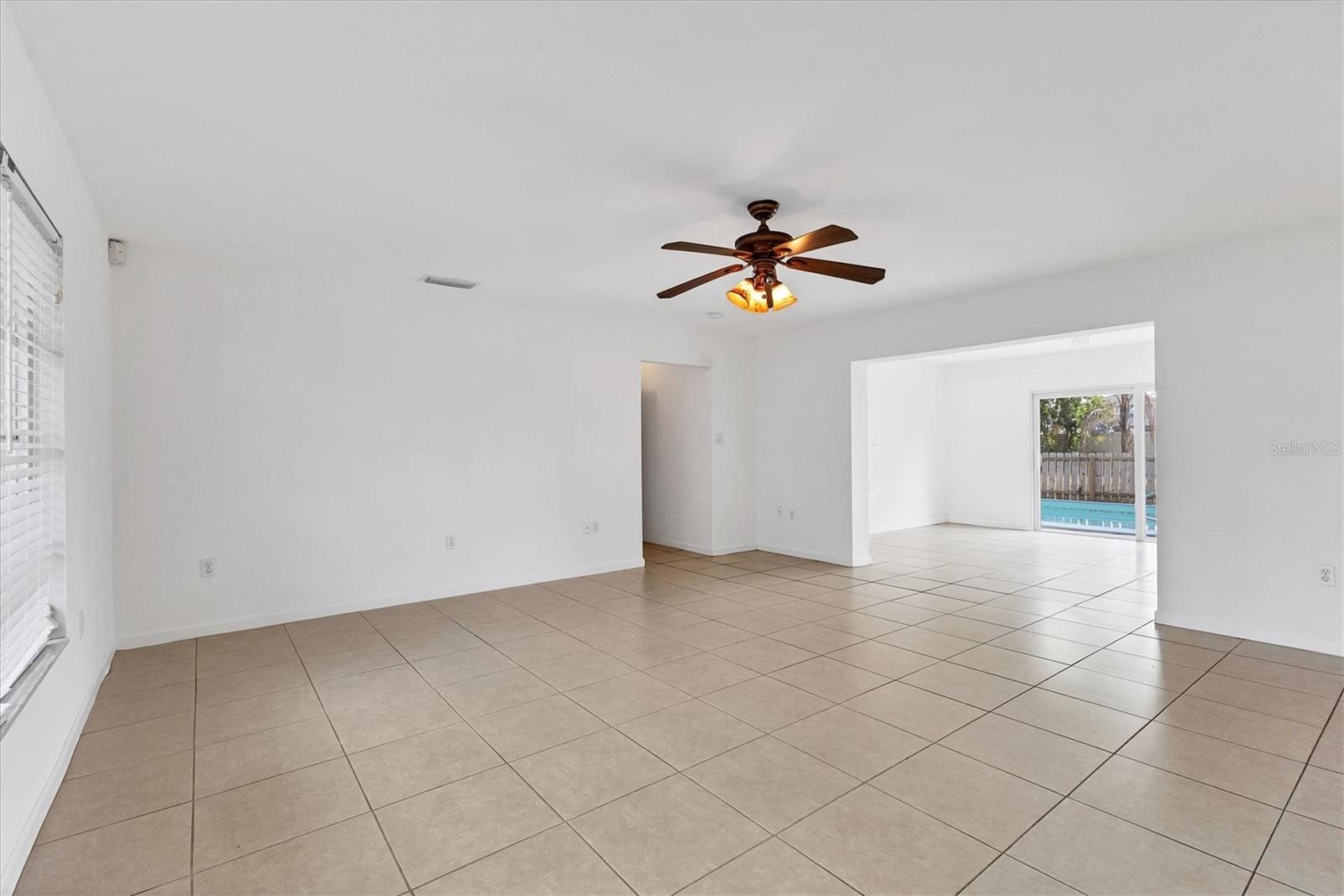 1947 W LEEWYNN DR, SARASOTA, FL, 34240