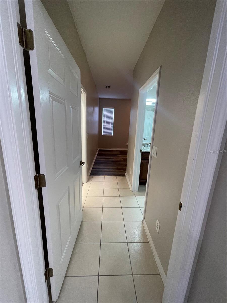 8022 TERRACE RIDGE DR, TEMPLE TERRACE, FL, 33637