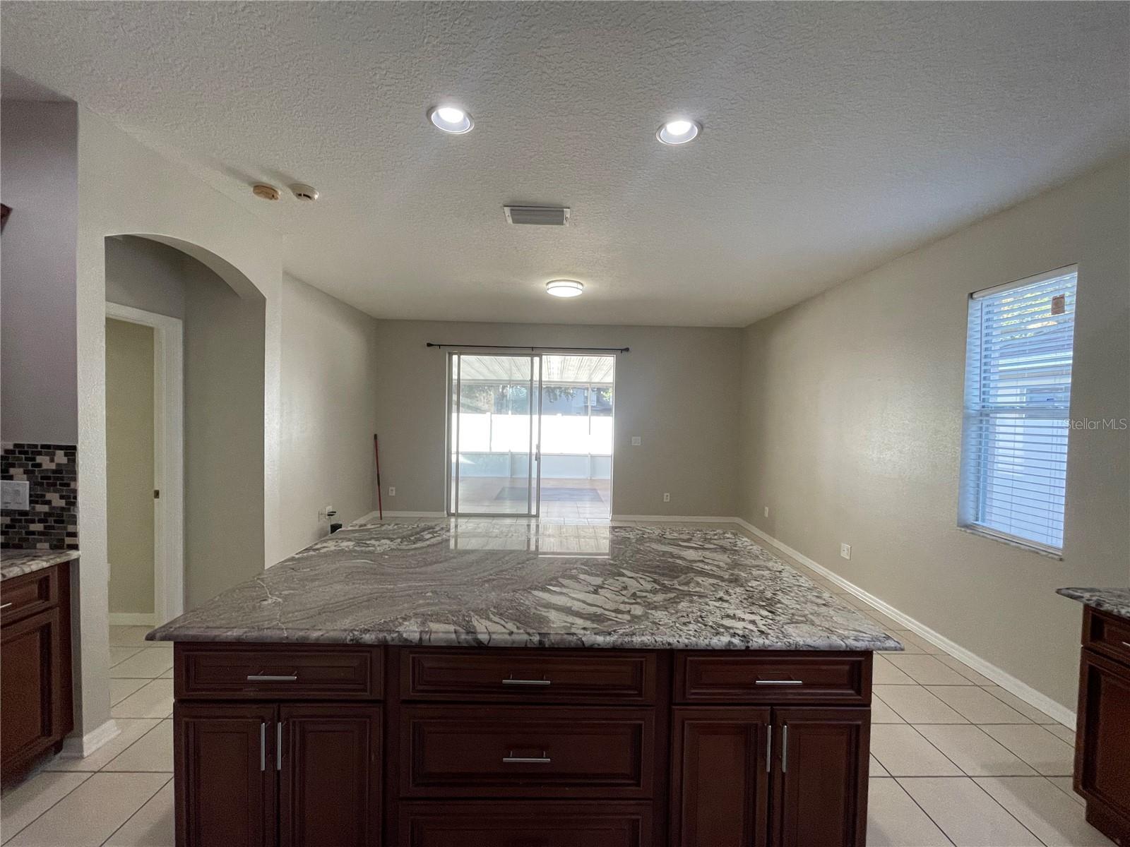 8022 TERRACE RIDGE DR, TEMPLE TERRACE, FL, 33637