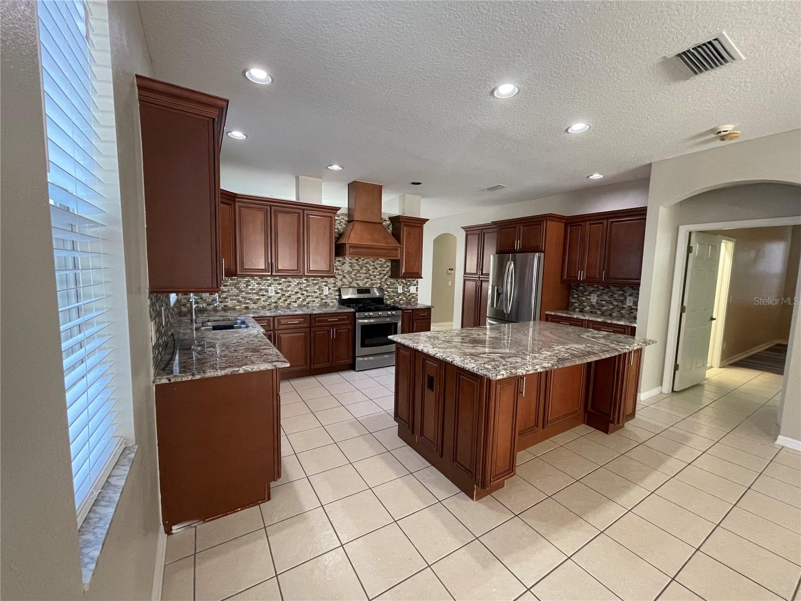 8022 TERRACE RIDGE DR, TEMPLE TERRACE, FL, 33637
