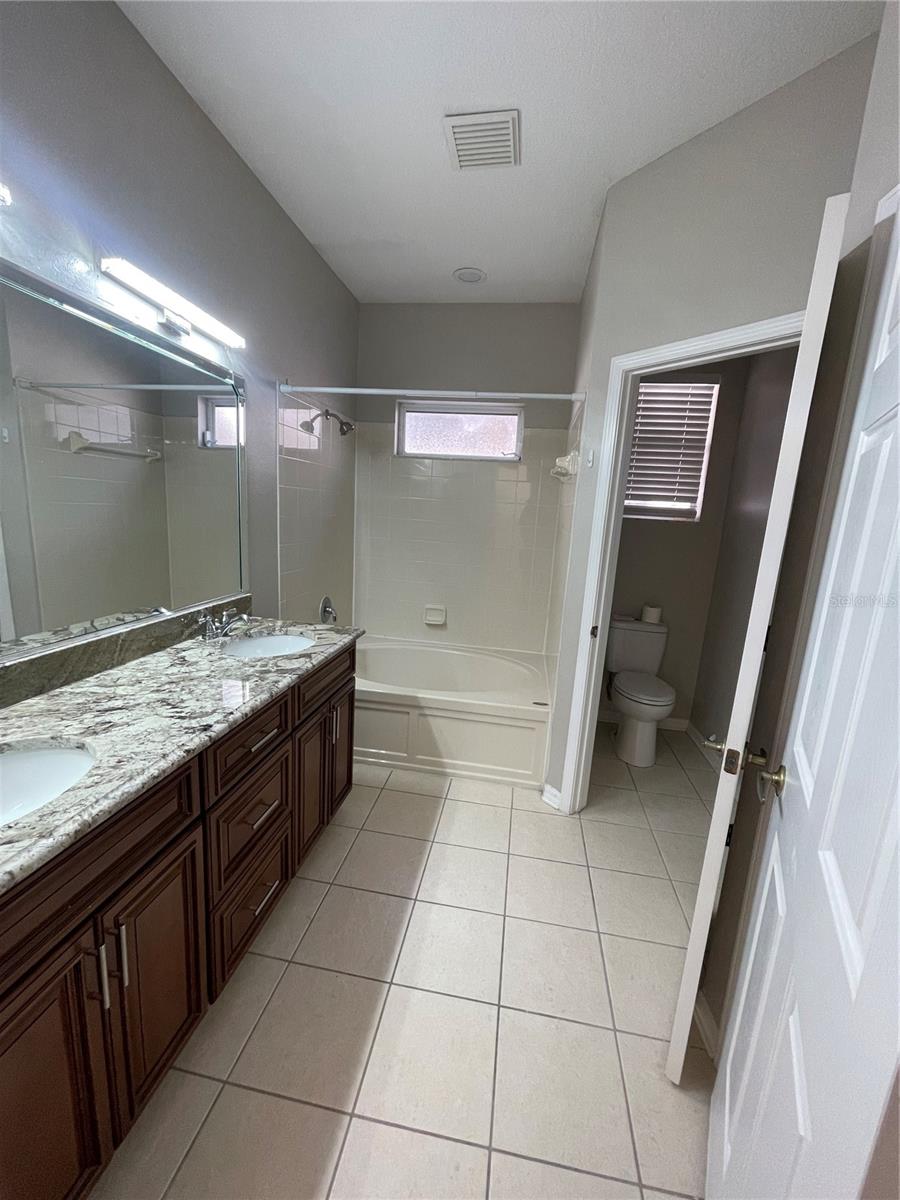 8022 TERRACE RIDGE DR, TEMPLE TERRACE, FL, 33637