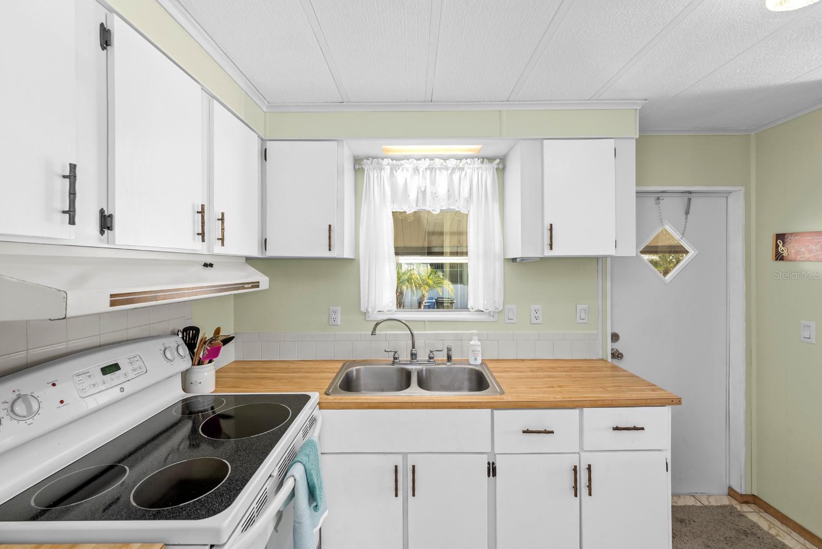 8913 SHELDON WEST DR, TAMPA, FL, 33626