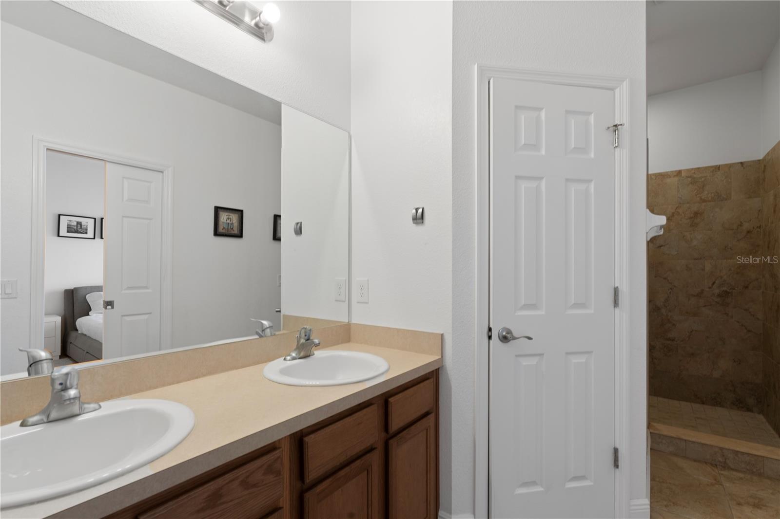 526 LAKE SHORE PKWY, DAVENPORT, FL, 33896