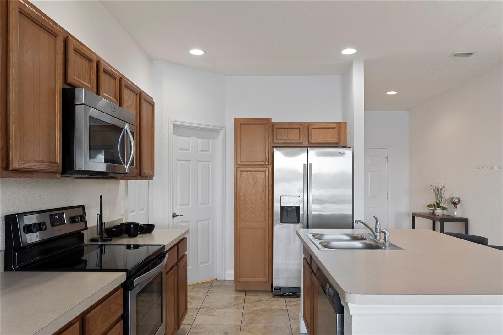 526 LAKE SHORE PKWY, DAVENPORT, FL, 33896