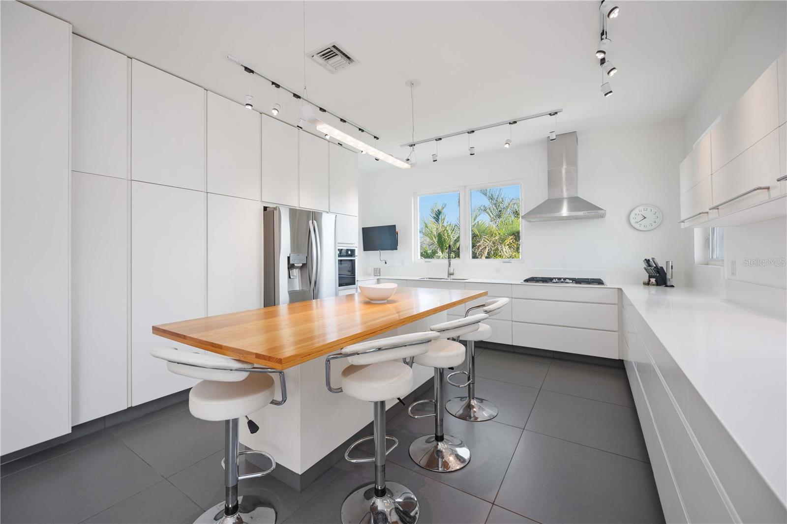 2458 WHIPPOORWILL CIR, SARASOTA, FL, 34231