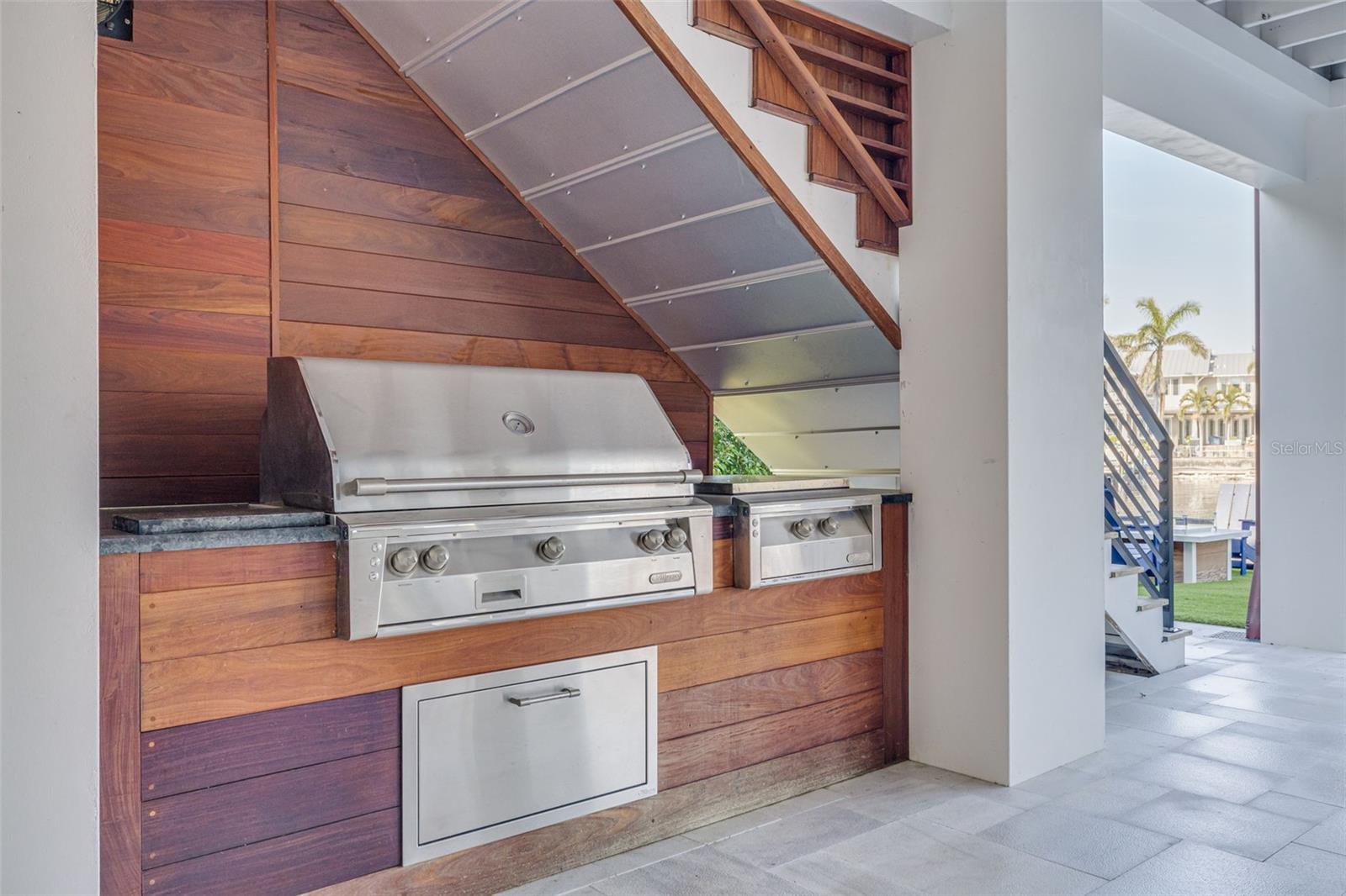 721 BRIGHTWATERS BLVD NE, ST PETERSBURG, FL, 33704