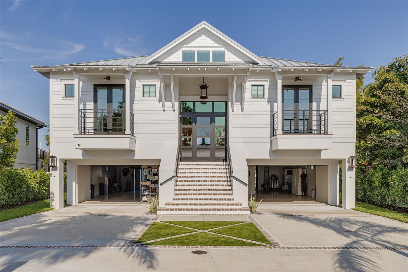 721 BRIGHTWATERS BLVD NE, ST PETERSBURG, FL, 33704