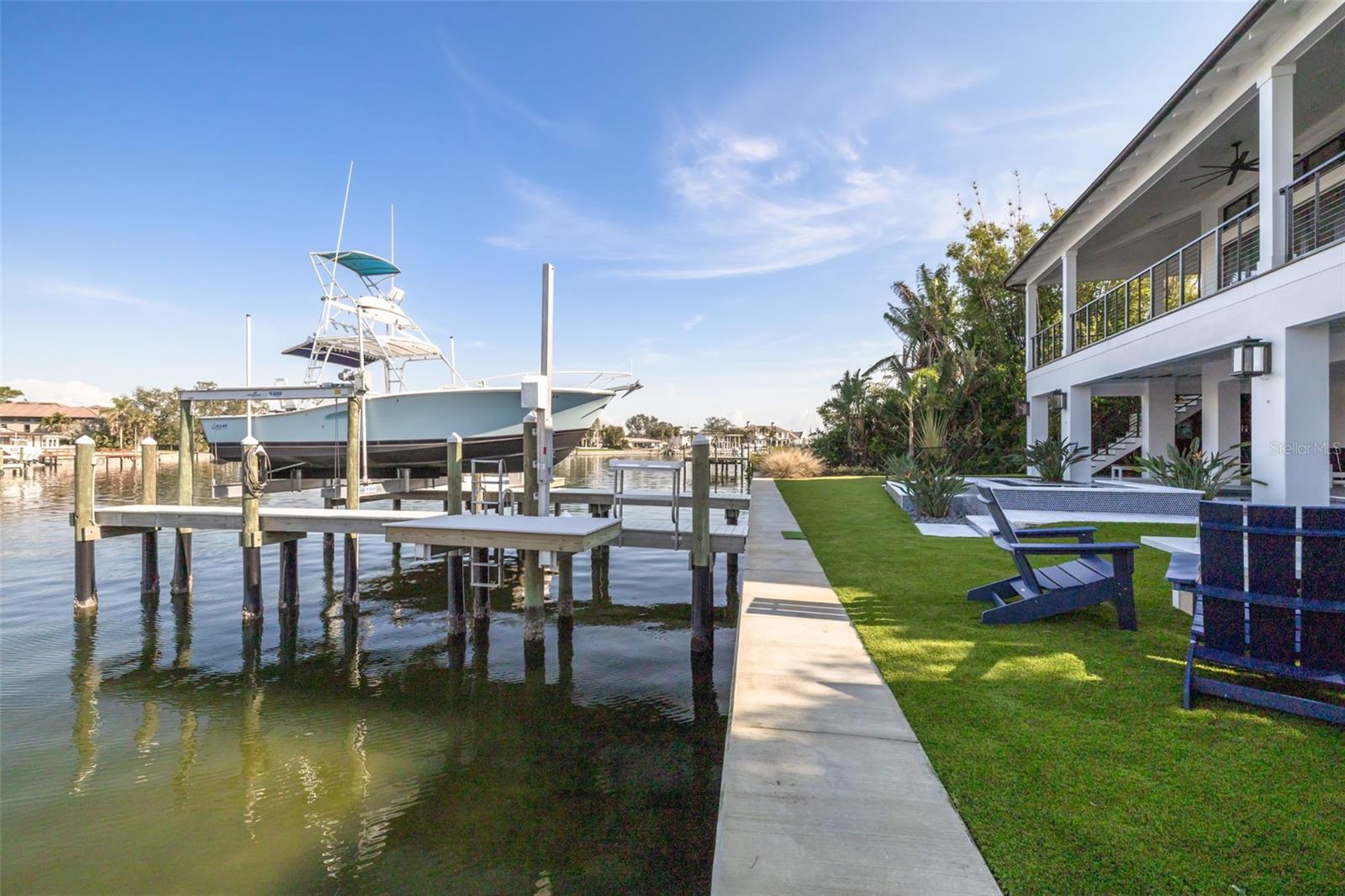 721 BRIGHTWATERS BLVD NE, ST PETERSBURG, FL, 33704