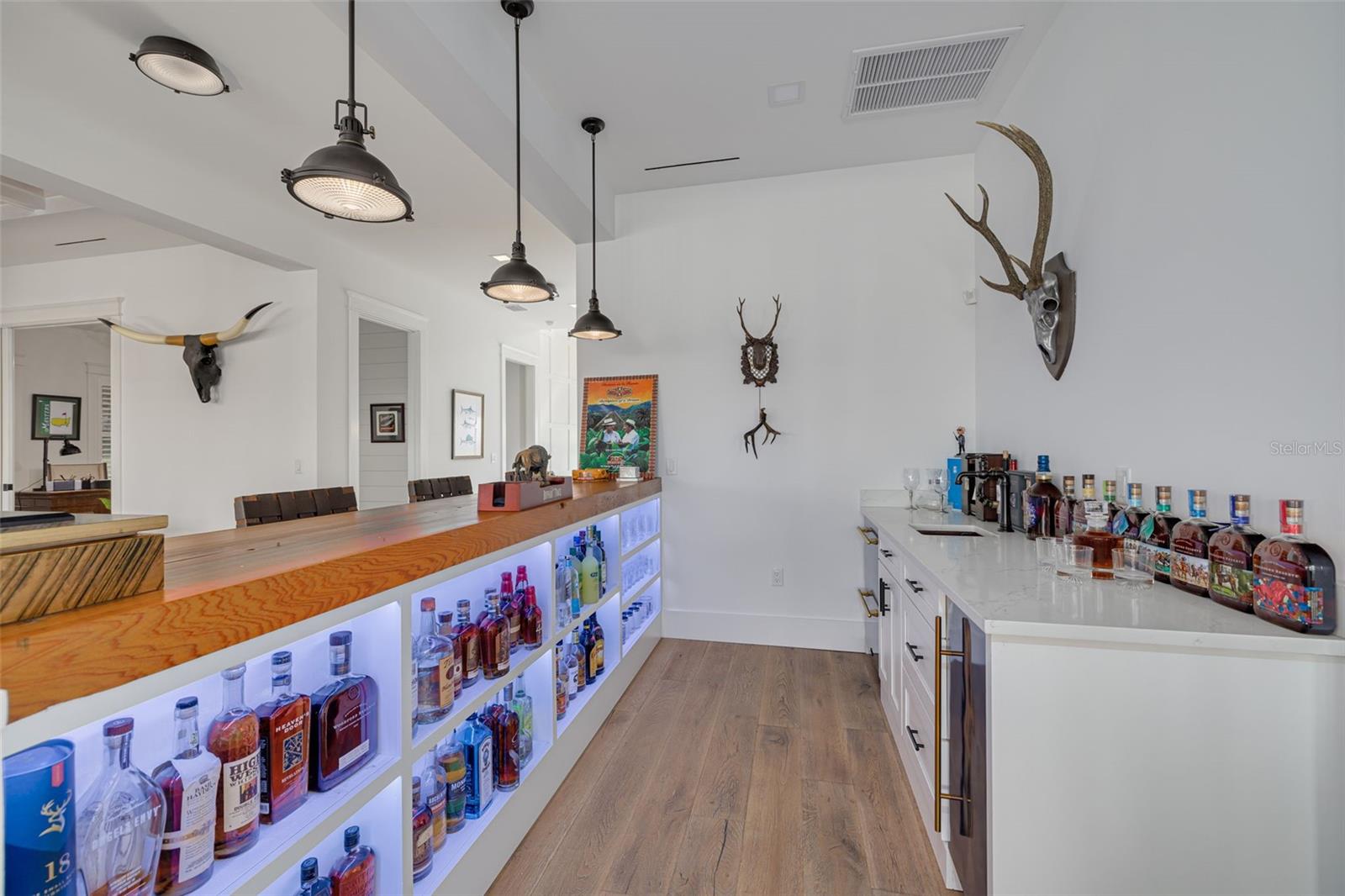 721 BRIGHTWATERS BLVD NE, ST PETERSBURG, FL, 33704